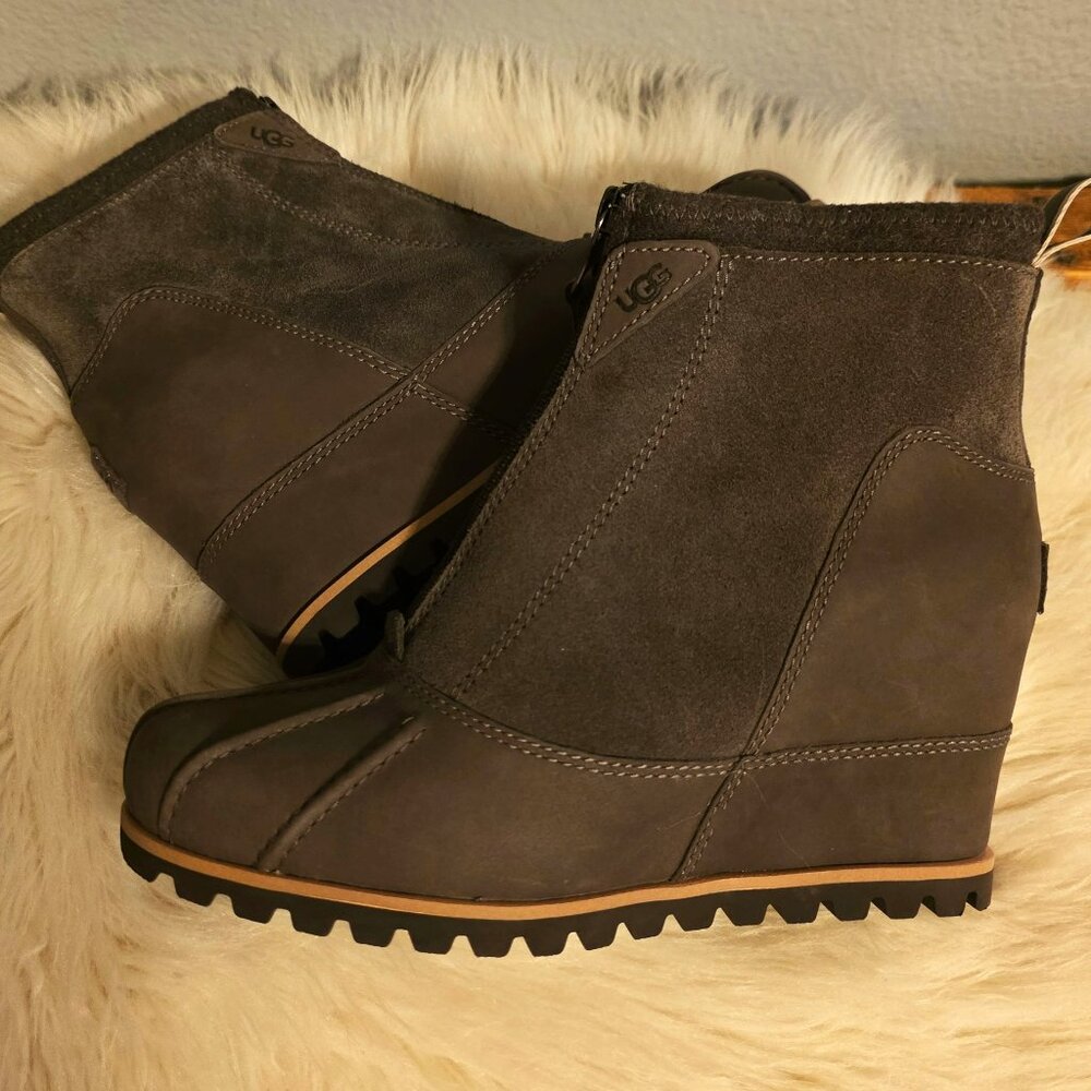 🎁 NWT UGG Reggie Thunder Cloud Chocolate Brown Waterproof Suede Wedgie Booties